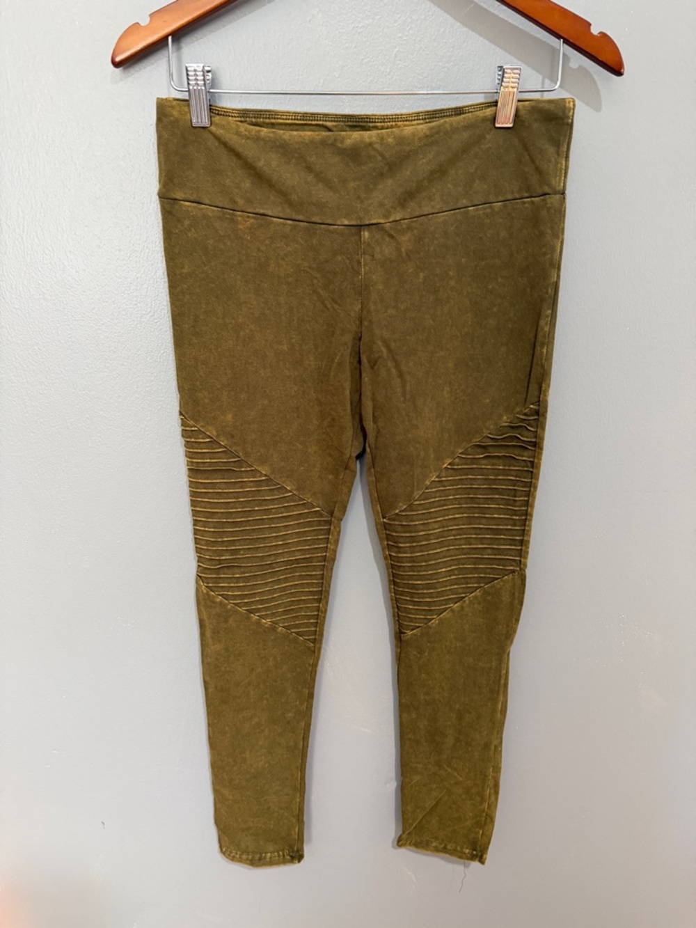 Ahn & Ahn Collection Olive Leggings